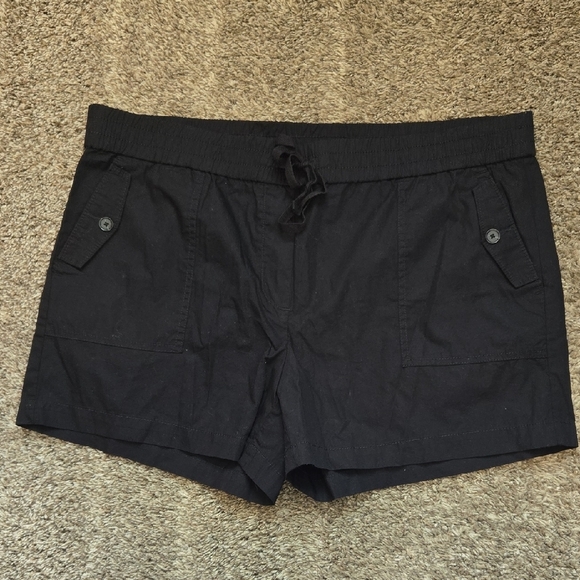 LOFT Classic Black Women's Cargo Shorts Size Large - Picture 1 of 5